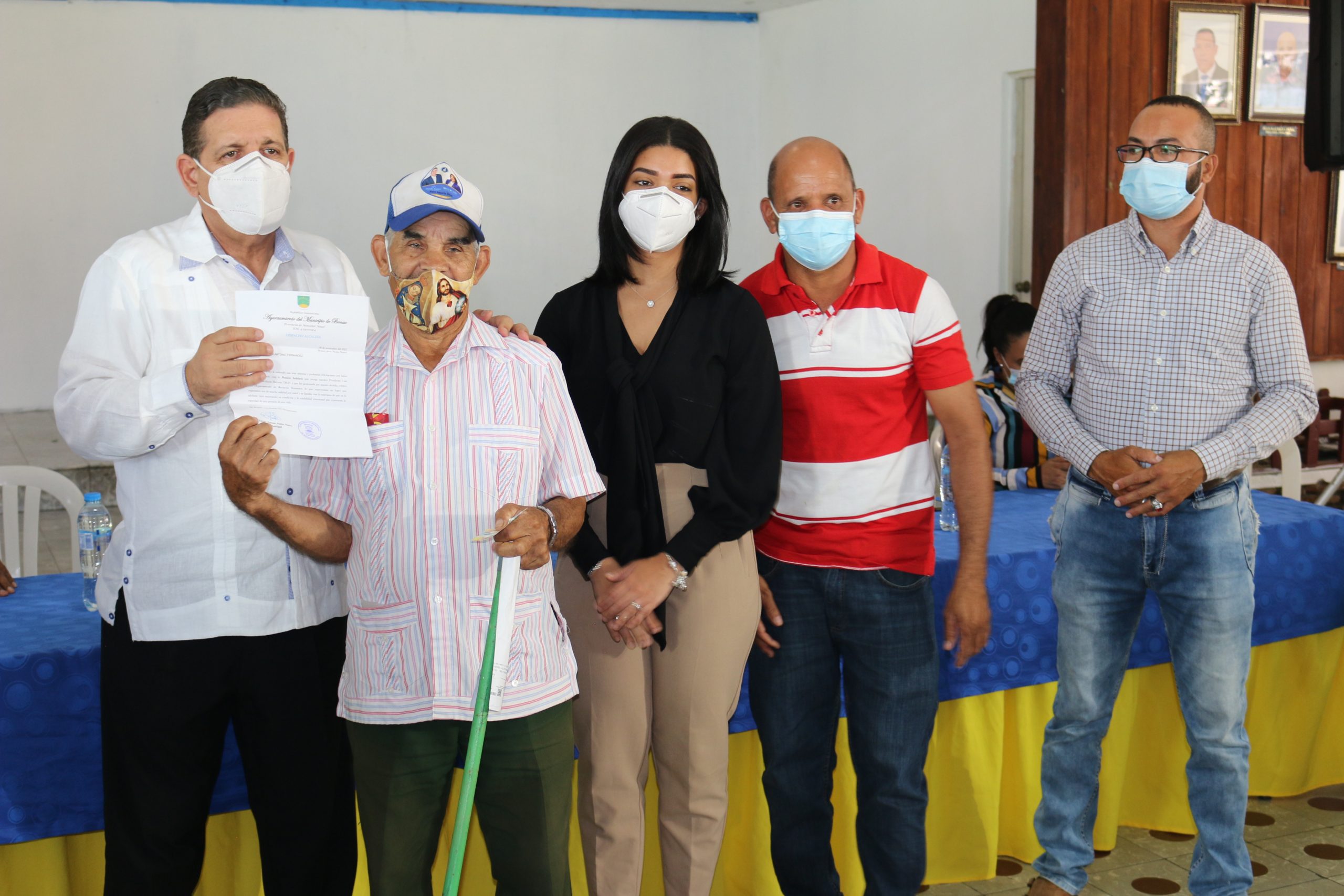 Alcalde Eberto Núñez encabeza acto de entrega de pensiones solidarias a 150 empleados del Ayuntamiento de Bonao