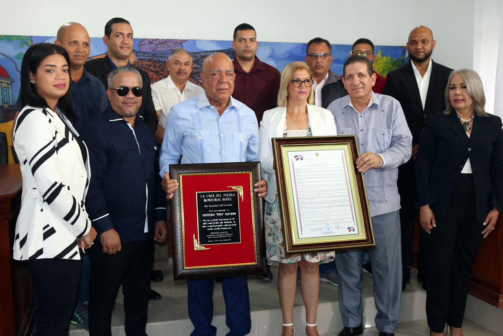 Alcalde Eberto Núñez y Concejo Municipal de Bonao reconocen al locutor Santiago Acevedo García