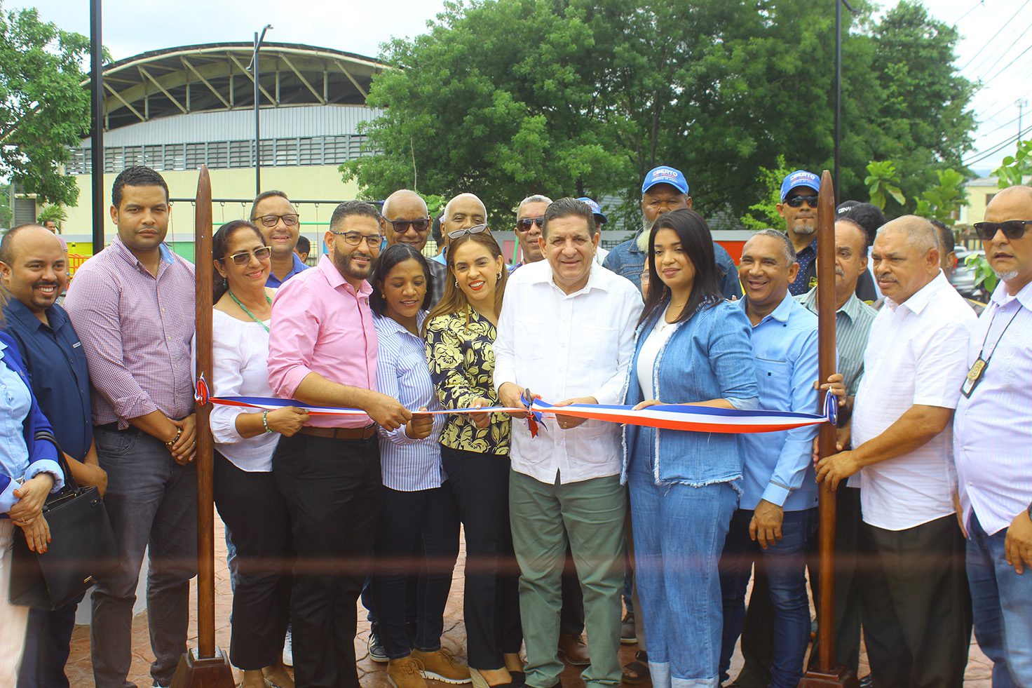 Alcalde Eberto Núñez inaugura parque infantil en el sector Los Olímpicos de Bonao