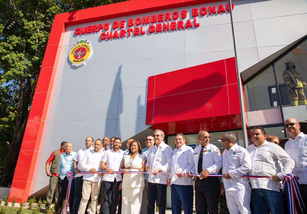Presidente Luis Abinader inaugura varias obras en Bonao junto al alcalde Eberto Núñez