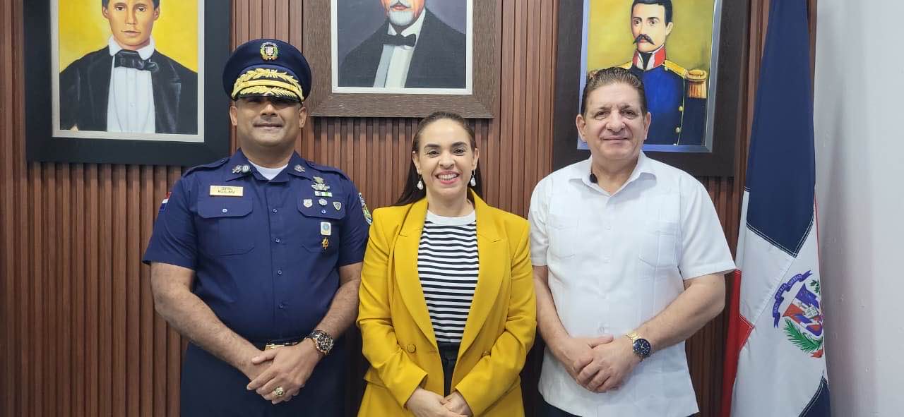 Alcalde Eberto Núñez y director regional de la Policía coordinan acciones para recuperar espacios públicos en Bonao