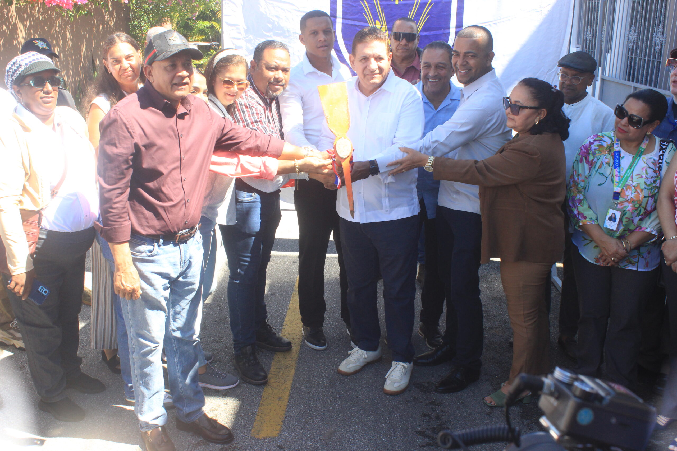 Alcalde Eberto Núñez inicia construcción de aceras en La Villa y fortalece ejecución del Presupuesto Participativo 2026