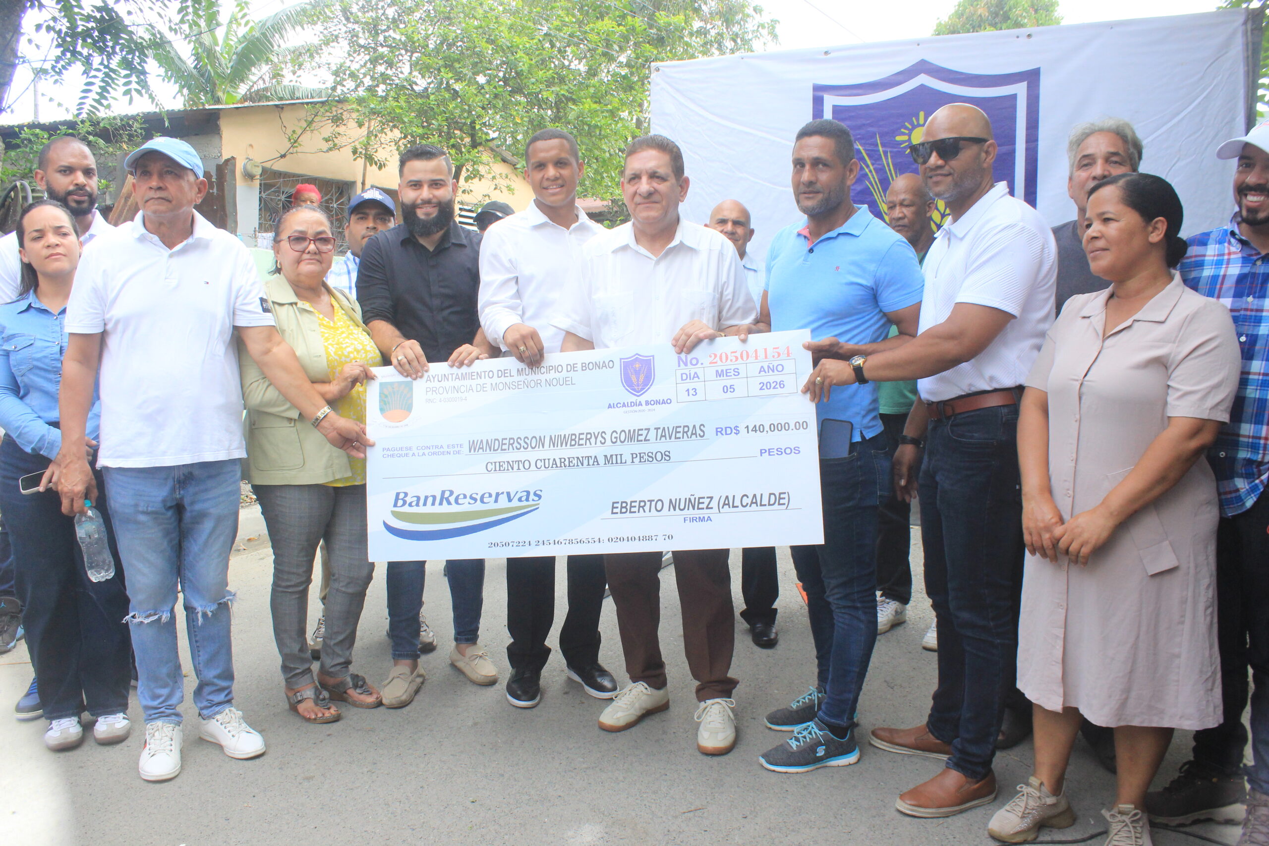 Alcalde Eberto Núñez inicia rehabilitación de cañada en Brisas del Yuna de Bonao