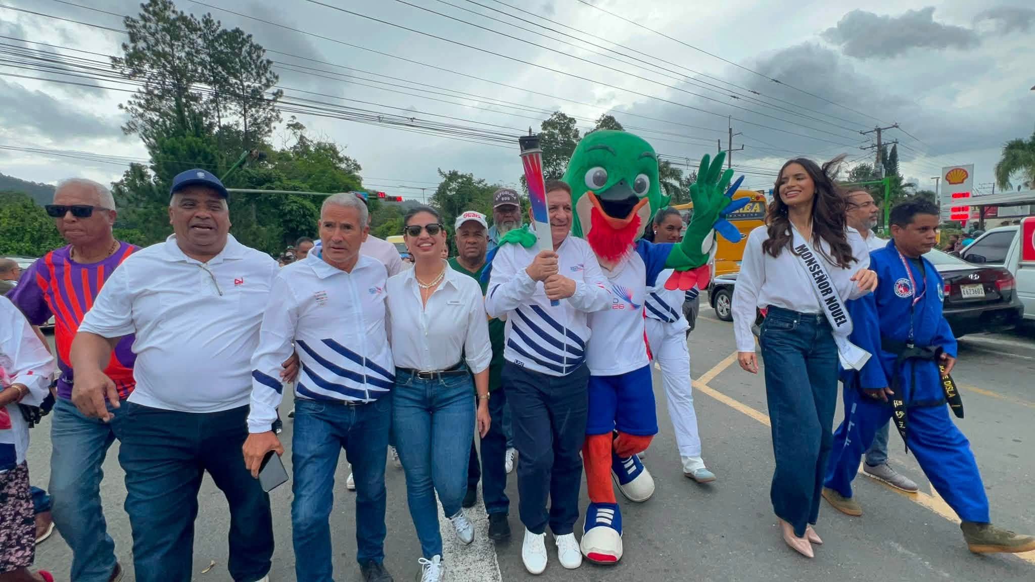 Alcalde Eberto Núñez recibe en Bonao la antorcha de los Juegos Centroamericanos y del Caribe 2026  